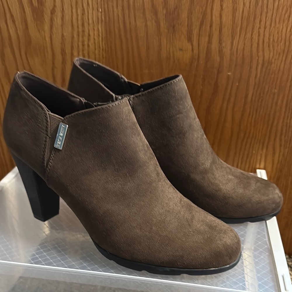 Anne Klein Brown Heeled Boots with Chunky Heel